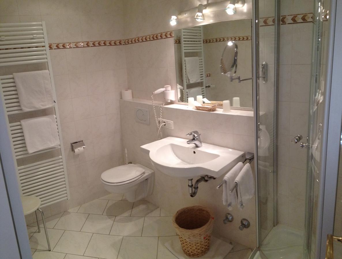 Hotel Maier Garni ガルミッシュ・パルテンキルヒェン エクステリア 写真